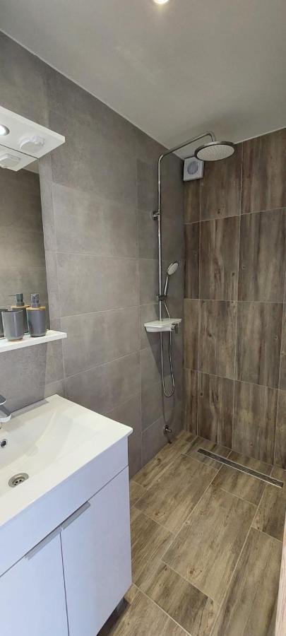 Premijer-rab Apartmán *